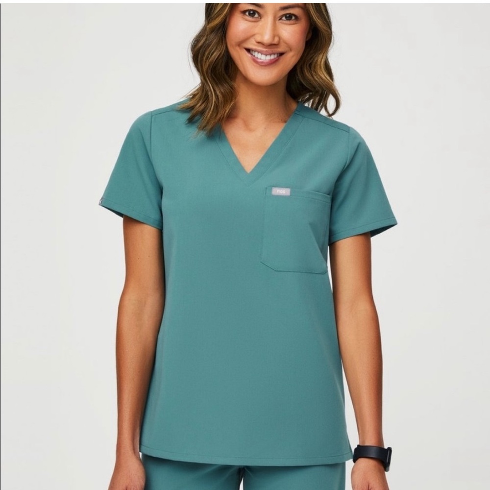 Figs Caterina One Pocket Scrub Top in Hydrogreen
